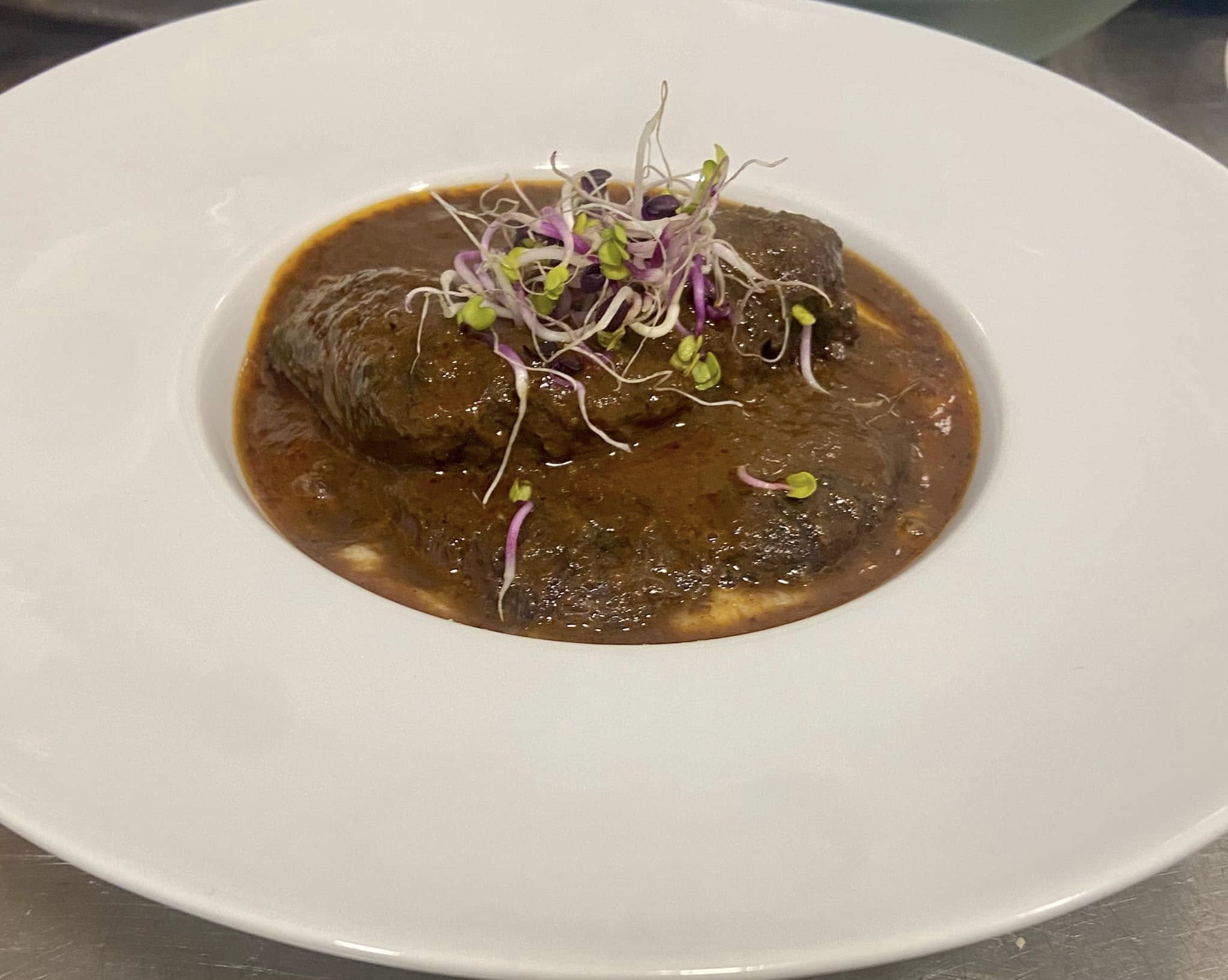 Carrilleras al vino del Bierzo y chocolate — Casa Lupe